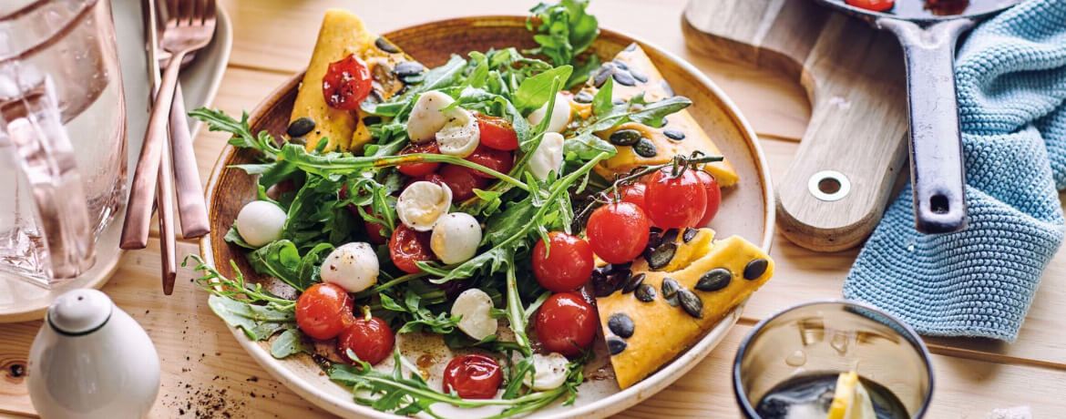 Lauwarmer Tomaten-Rucolasalat auf Eiweißbrot & Mozzarella für 4 Personen von lidl-kochen.de