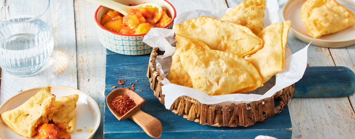 Indische Samosas mit Kichererbsen-Curry-Füllung und Mangochutney für 4 Personen von lidl-kochen.de