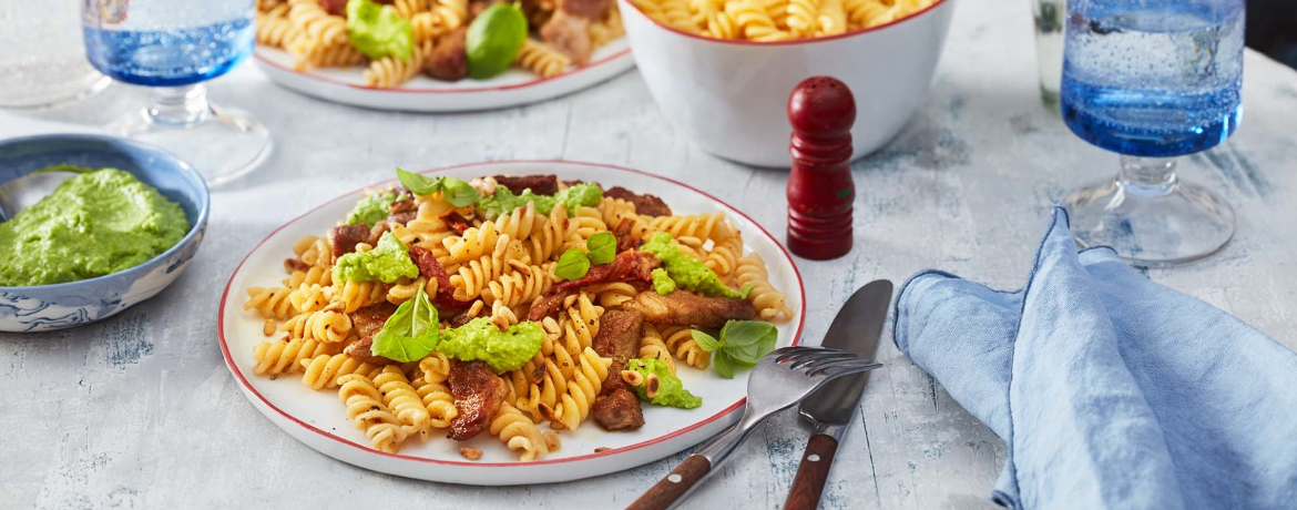 Fusilli mit Steak Streifen und Erbsenpesto für 4 Personen von lidl-kochen.de