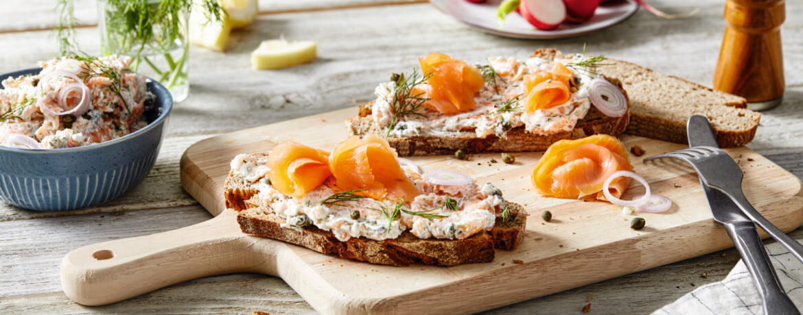 Brot mit Lachs-Aufstrich für 4 Personen von lidl-kochen.de