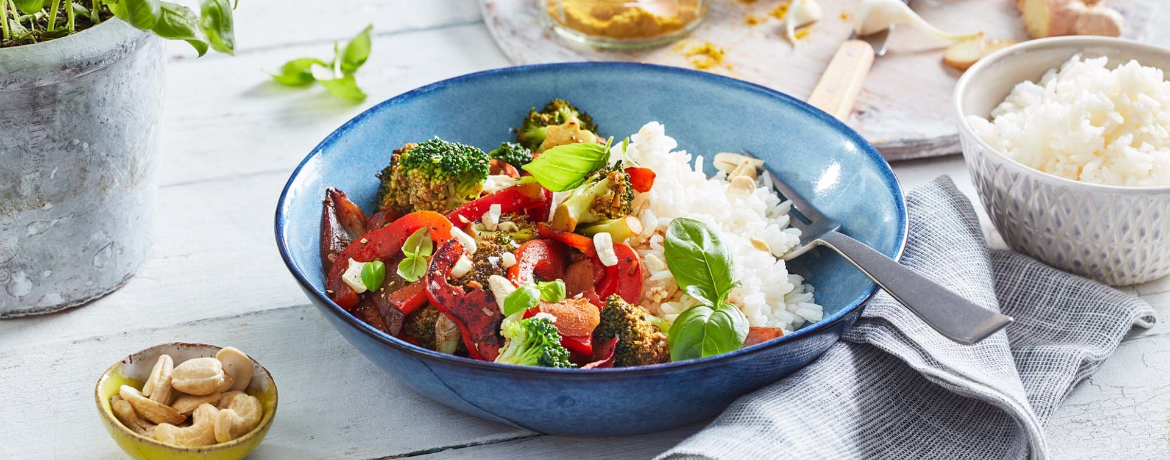 Brokkoli-Paprika-Stir-Fry mit Cashewkernen und Basilikum für 4 Personen von lidl-kochen.de