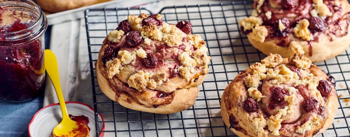 Vegane Streuselschnecken mit Kirschen - Rezept | LIDL Kochen