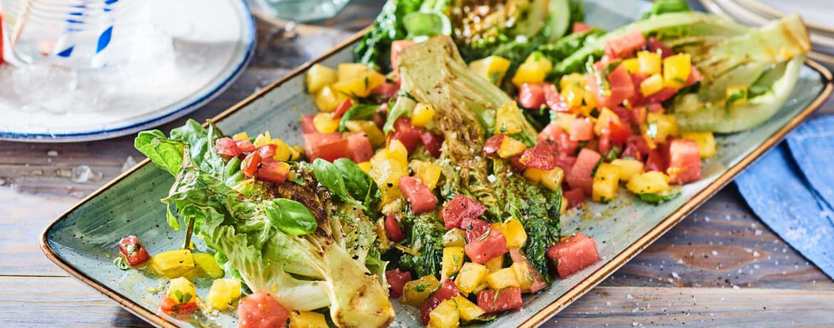 Gegrillter Römersalat mit Salsa aus Melonen und Tomaten für 4 Personen von lidl-kochen.de