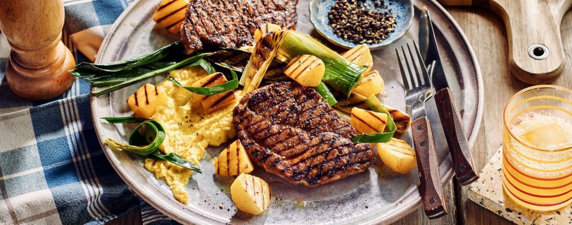 Schweinenackensteaks mit Maiscreme und gegrilltem Lauch für 4 Personen von lidl-kochen.de