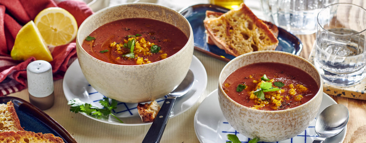 Frische Gazpacho mit Koriander und Knoblauchbrot für 4 Personen von lidl-kochen.de