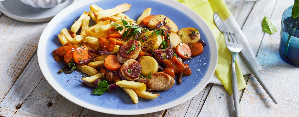 Bunte Bratwurstpfanne mit Ofenpommes und Mango-Ananas-Ketchup für 4 Personen von lidl-kochen.de