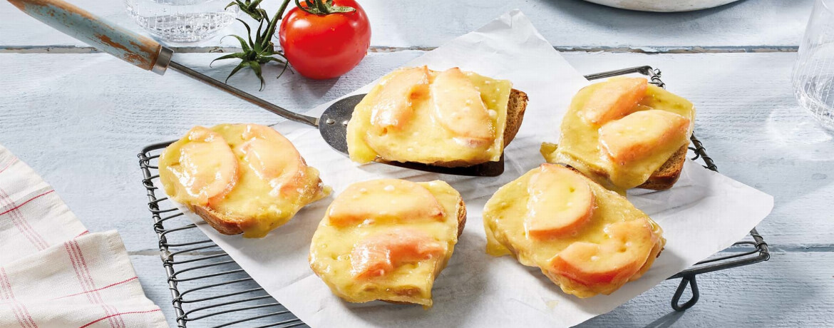 Überbackenes Käse-Brötchen mit Tomate für 4 Personen von lidl-kochen.de