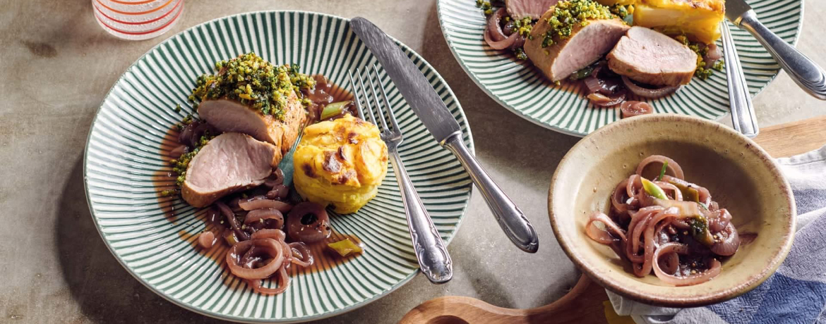 Schweinefilet mit Pistazien-Kruste und geschmorten Zwiebeln für 4 Personen von lidl-kochen.de