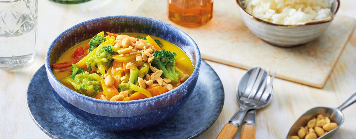 Kokos-Gemüse-Curry mit Reis und Erdnüssen für 4 Personen von lidl-kochen.de