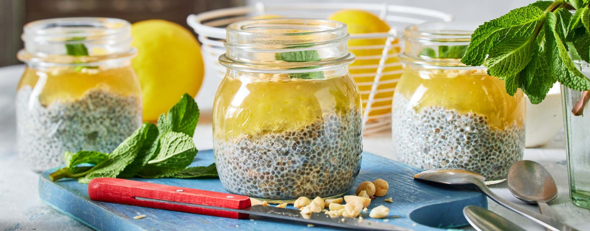 Zitronen-Chia-Pudding mit gehackten Erdnüssen für 4 Personen von lidl-kochen.de