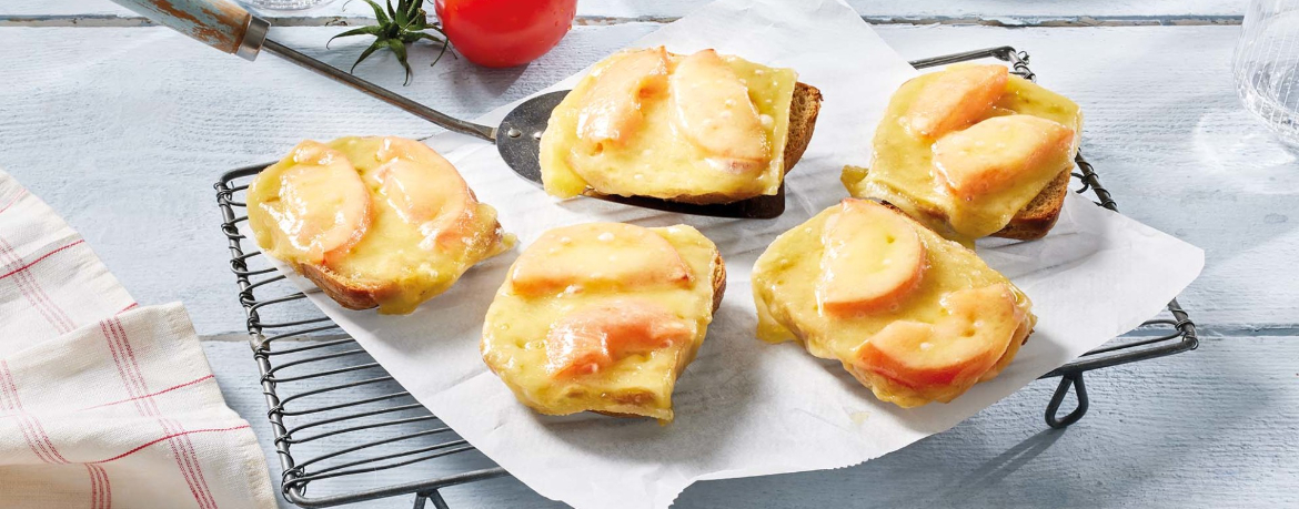 Überbackenes Käse-Brötchen mit Tomate für 4 Personen von lidl-kochen.de