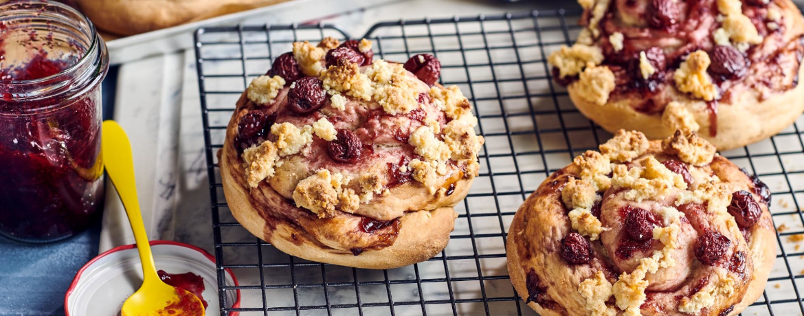 Vegane Streuselschnecken mit Kirschen für 8 Personen von lidl-kochen.de