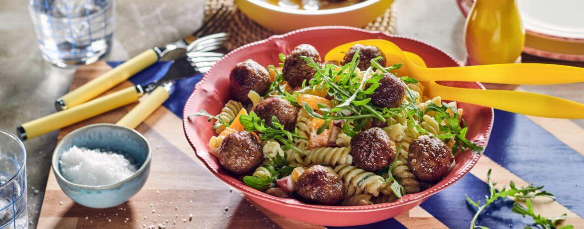 Nudelsalat mit Rucola, Radieschen und Hackbällchen für 4 Personen von lidl-kochen.de