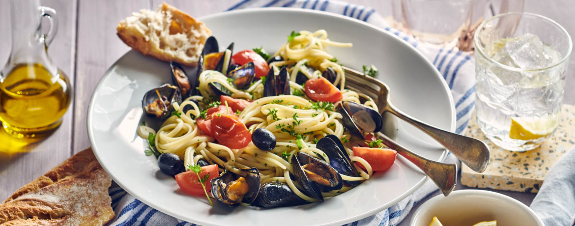 Mediterrane Miesmuscheln mit Tomaten-Nudeln für 4 Personen von lidl-kochen.de