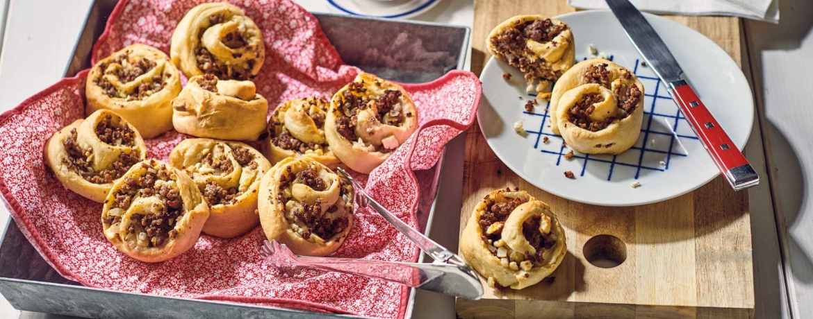 Hack-Hefeschnecken mit Fetakäse für 4 Personen von lidl-kochen.de