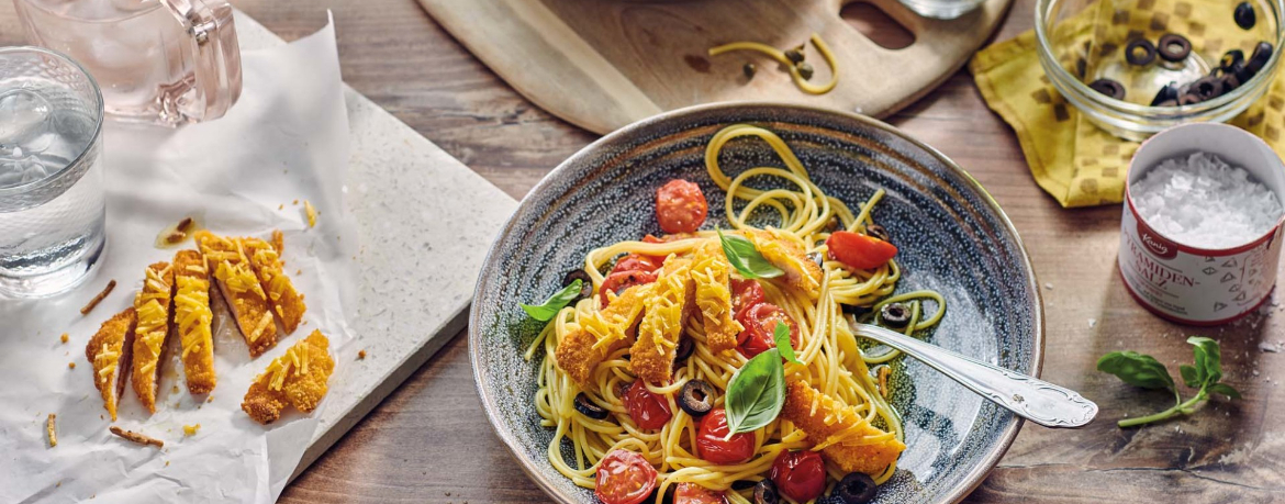 Vegane Pasta Puttanesca mit überbackenen Vemondo Mini-Schnitzel-Streifen für 4 Personen von lidl-kochen.de