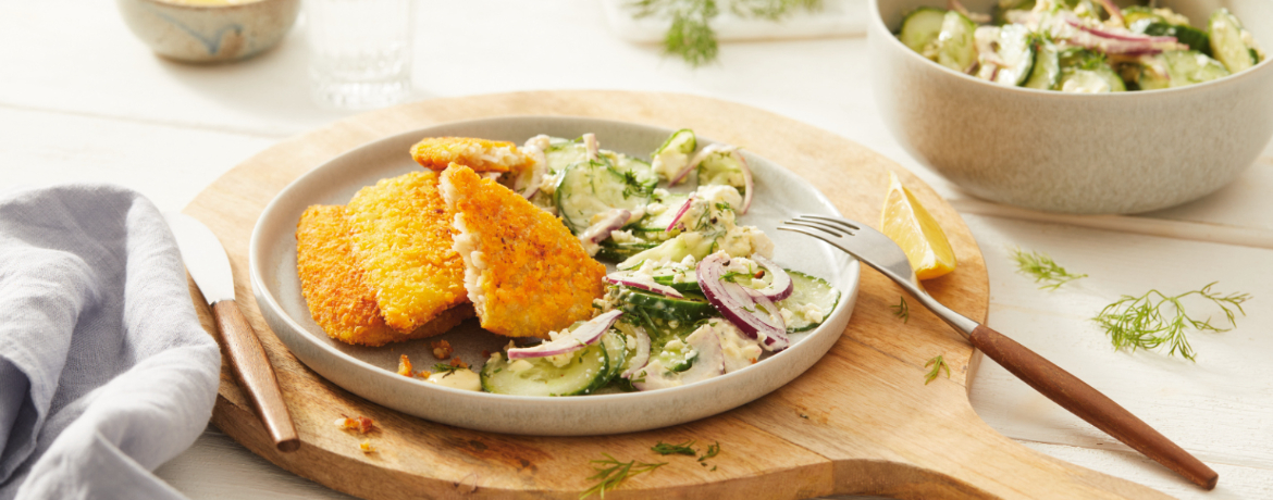Gurkensalat mit Dill-Dressing und veganem Vemondo-Cornflakes-Schnitzel für 4 Personen von lidl-kochen.de