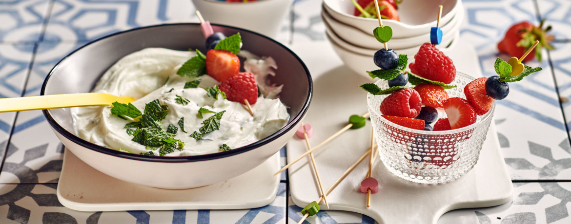 Beerenspieße mit Minzquark für 4 Personen von lidl-kochen.de