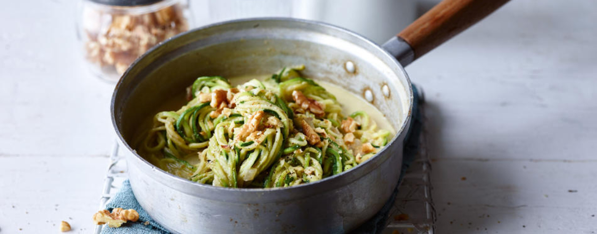 Zucchininudeln mit Walnuss-Käse-Sauce für 4 Personen von lidl-kochen.de