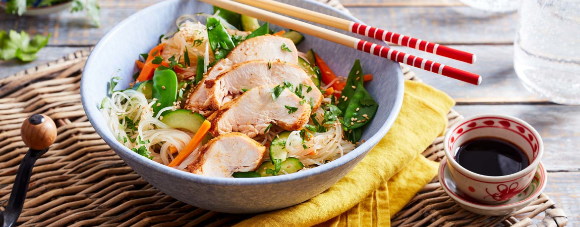 Hähnchen mit asiatischem Glasnudelsalat für 4 Personen von lidl-kochen.de