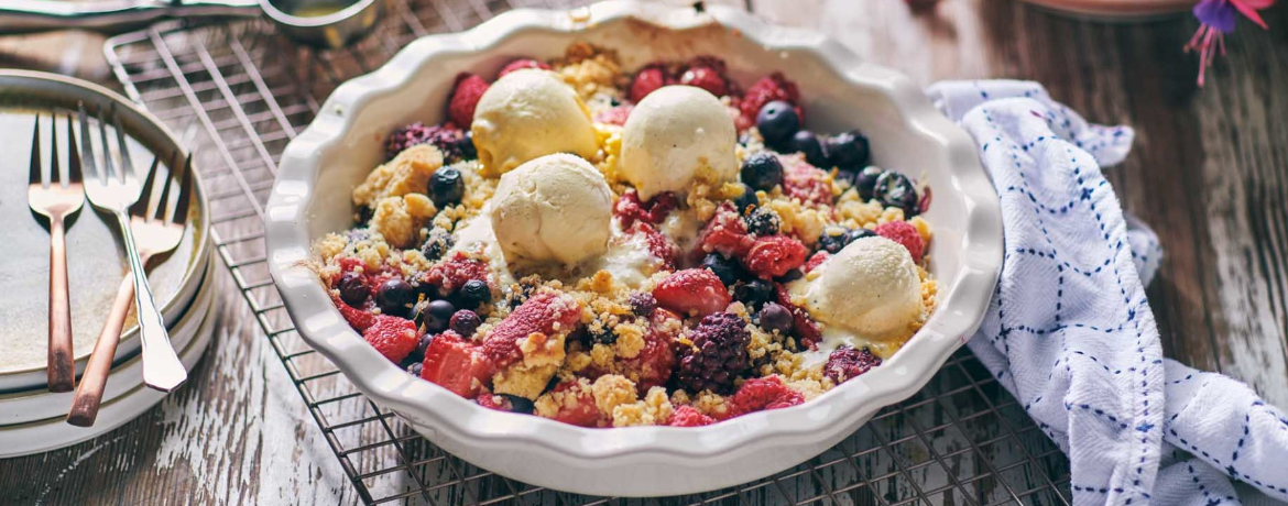 Beeren Crumble mit Vanilleeis für 4 Personen von lidl-kochen.de