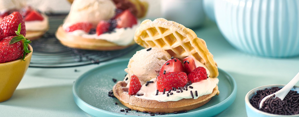 Süßes Waffel Sandwich mit Vanilleeis und Erdbeeren für 4 Personen von lidl-kochen.de