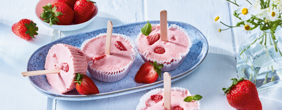 Erdbeer-Buttermilch-Eistörtchen für 12 Personen von lidl-kochen.de