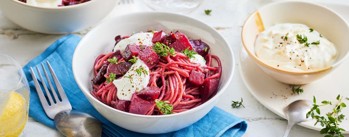 Purple Pasta – Balsamico-Spaghetti mit Roter Bete und Ziegenkäse für 4 Personen von lidl-kochen.de