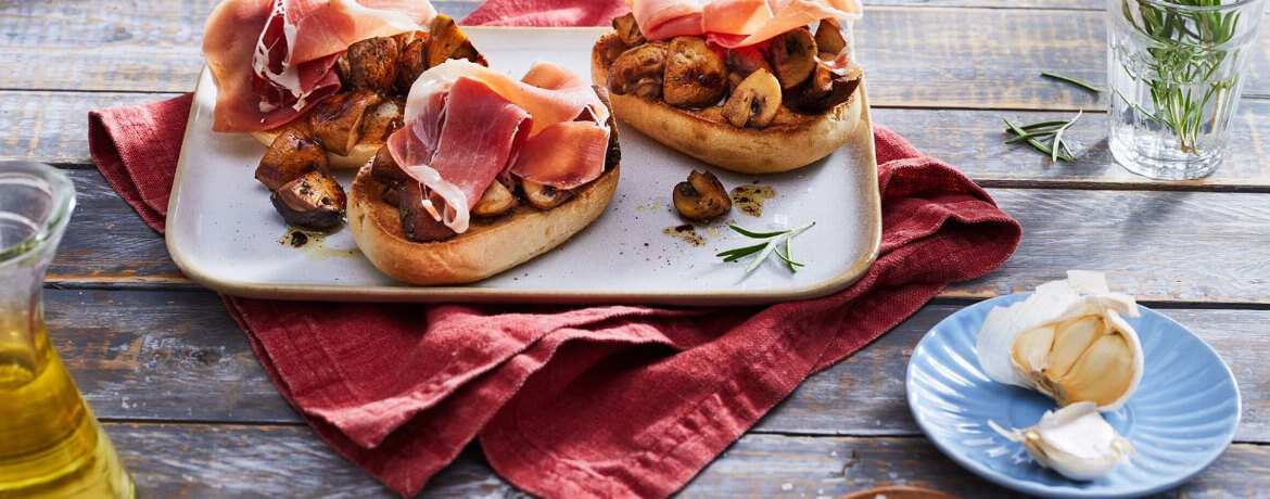 Bruschetta mit marinierten Champignons und Serranoschinken für 4 Personen von lidl-kochen.de