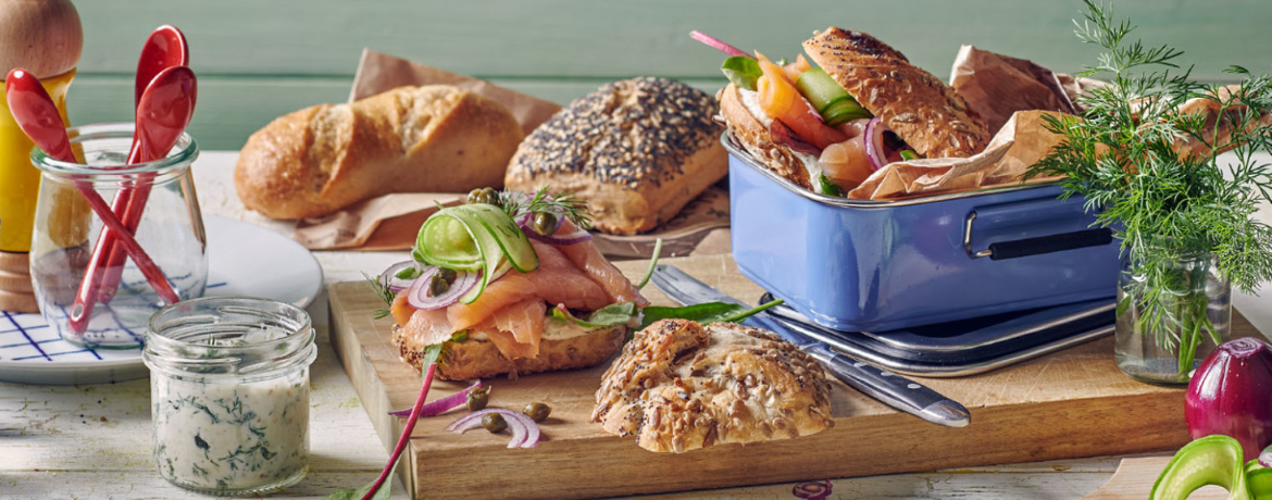 Lachs-Gurken-Brötchen mit Senfcreme für 4 Personen von lidl-kochen.de