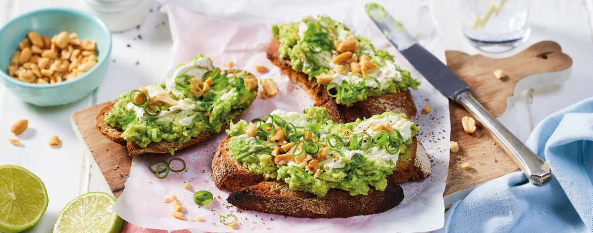 Avocado-Frischkäse-Brot mit Erdnüssen für 4 Personen von lidl-kochen.de