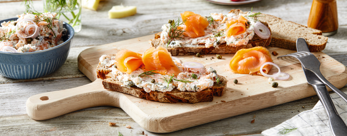 Brot mit Lachs-Aufstrich für 4 Personen von lidl-kochen.de