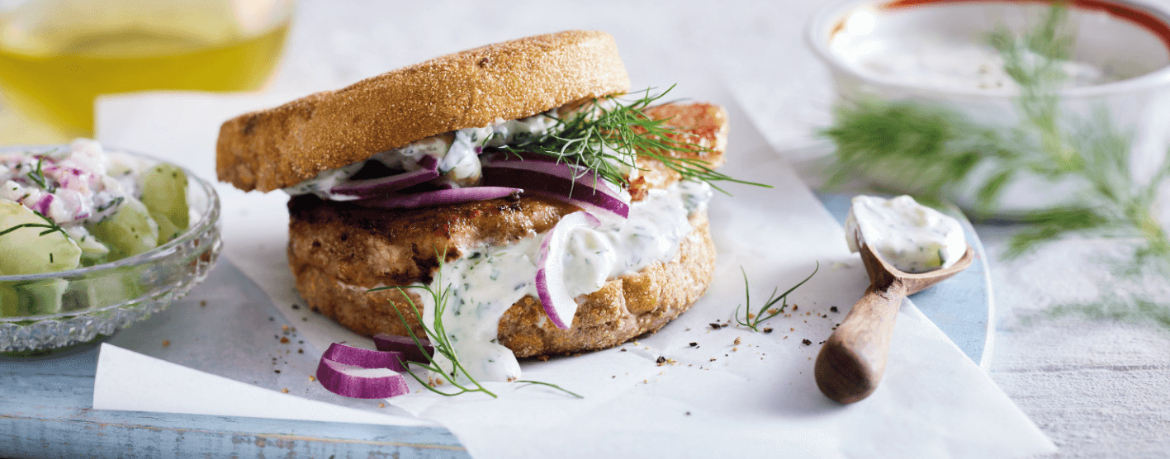 Gyros-Toastie-Burger mit Zatziki und Dill-Gurken-Salat für 4,5 Personen von lidl-kochen.de