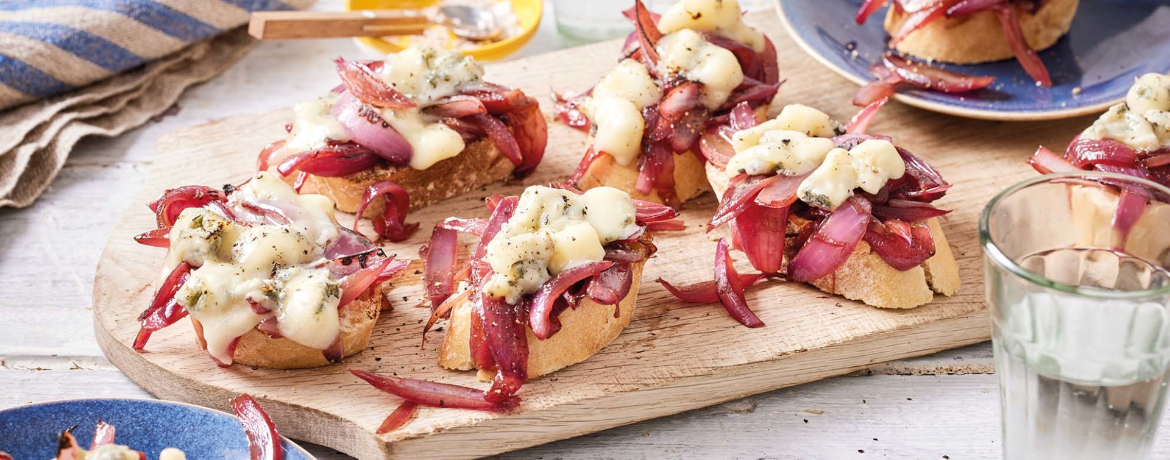 Crostini mit Blauschimmelkäse und Rotwein-Zwiebeln für 4 Personen von lidl-kochen.de