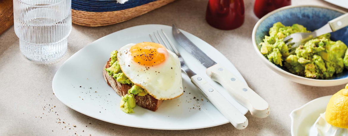 Belegtes Brot mit Spiegelei und Avocado für 4 Personen von lidl-kochen.de