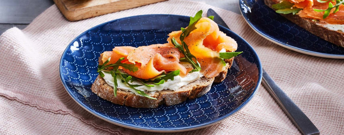 Belegte Brote mit Frischkäse und Lachs für 4 Personen von lidl-kochen.de