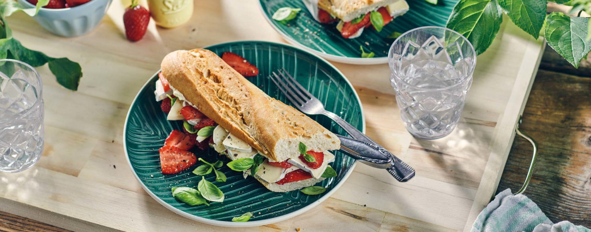 Baguette mit Camembert und Erdbeeren für 4 Personen von lidl-kochen.de