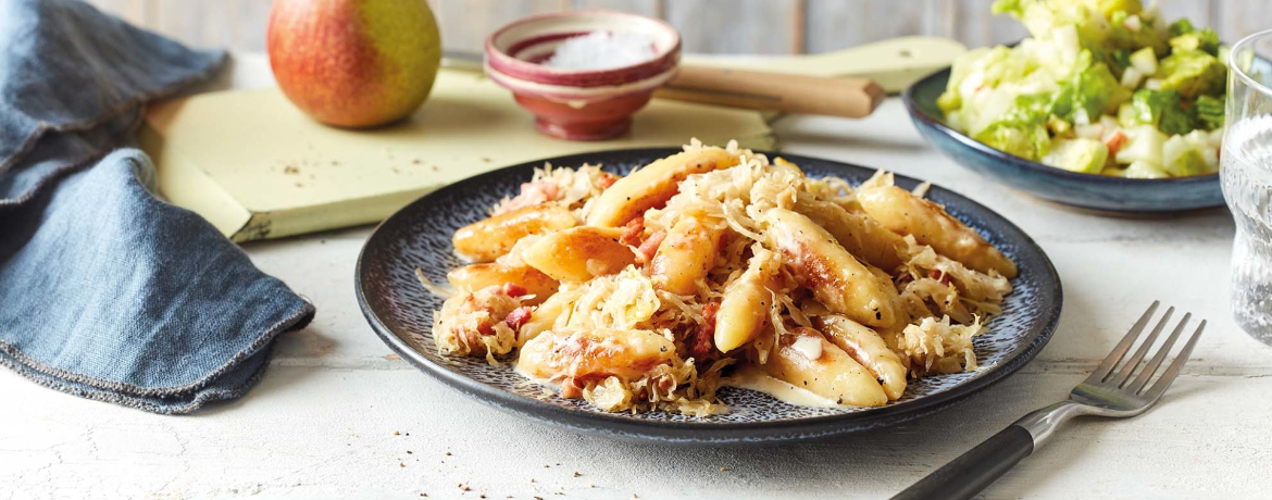 Rahm-Schupfnudeln mit Sauerkraut und Speck für 4 Personen von lidl-kochen.de