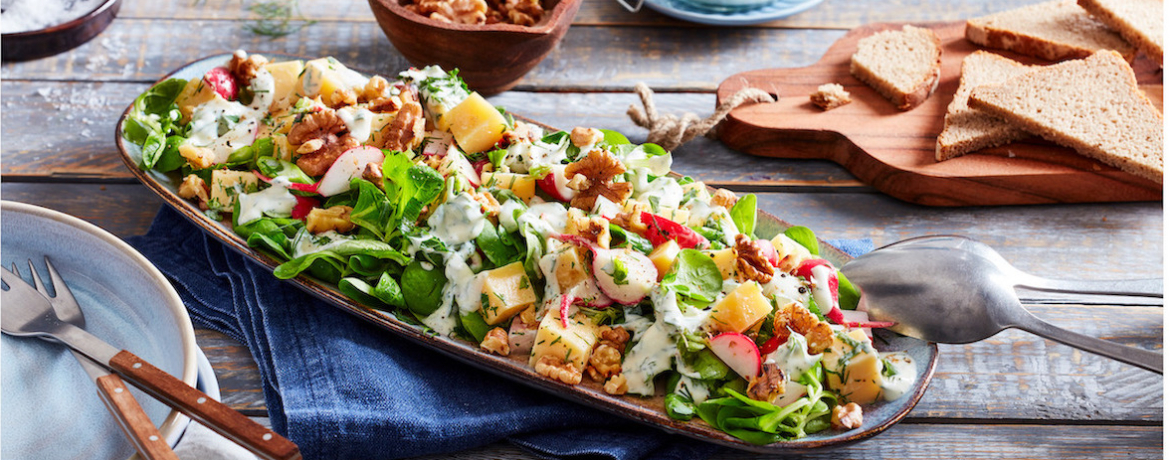 Käsesalat mit Radieschen und Walnüssen für 4 Personen von lidl-kochen.de