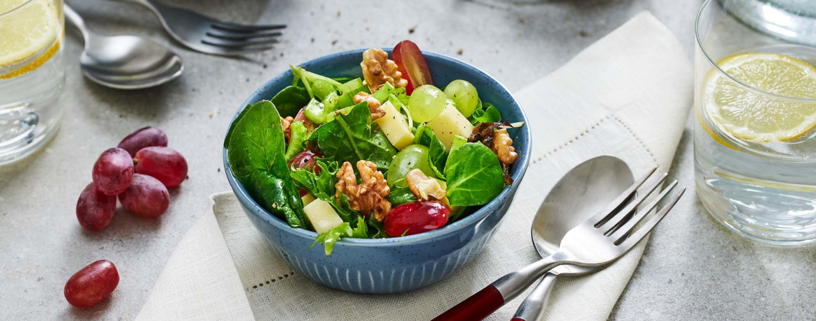 Käse-Trauben-Salat mit Walnüssen für 4 Personen von lidl-kochen.de