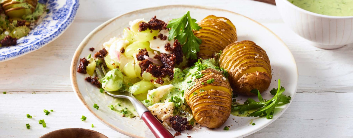 Gebackene Kartoffeln mit Trauben-Mozzarella-Salat und grüner Kräutersauce für 4 Personen von lidl-kochen.de