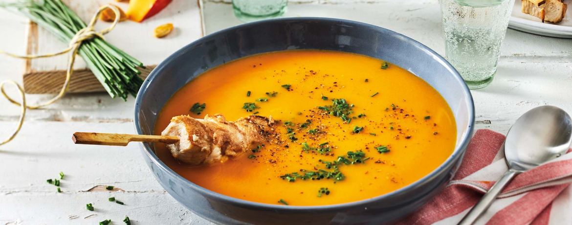 Kürbissuppe mit Schnittlauch an Erdnuss-Hähnchen-Spießen für 4 Personen von lidl-kochen.de