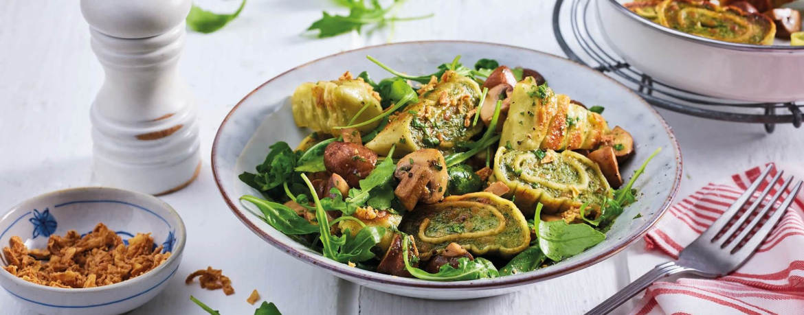 Maultaschensalat mit gebratenen Pilzen und Röstzwiebeln für 4 Personen von lidl-kochen.de