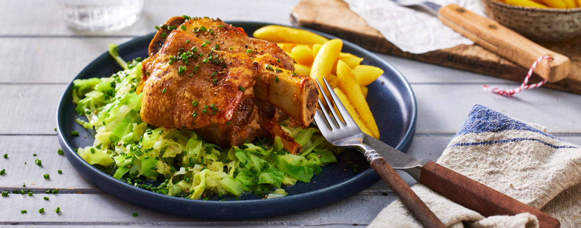 Schweinshaxe mit Spitzkohl und Schupfnudeln für 4 Personen von lidl-kochen.de