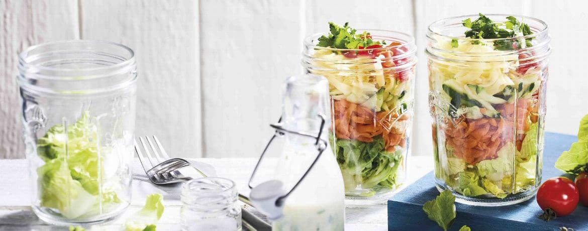Bunter Schichtsalat mit Joghurtdressing für 4 Personen von lidl-kochen.de