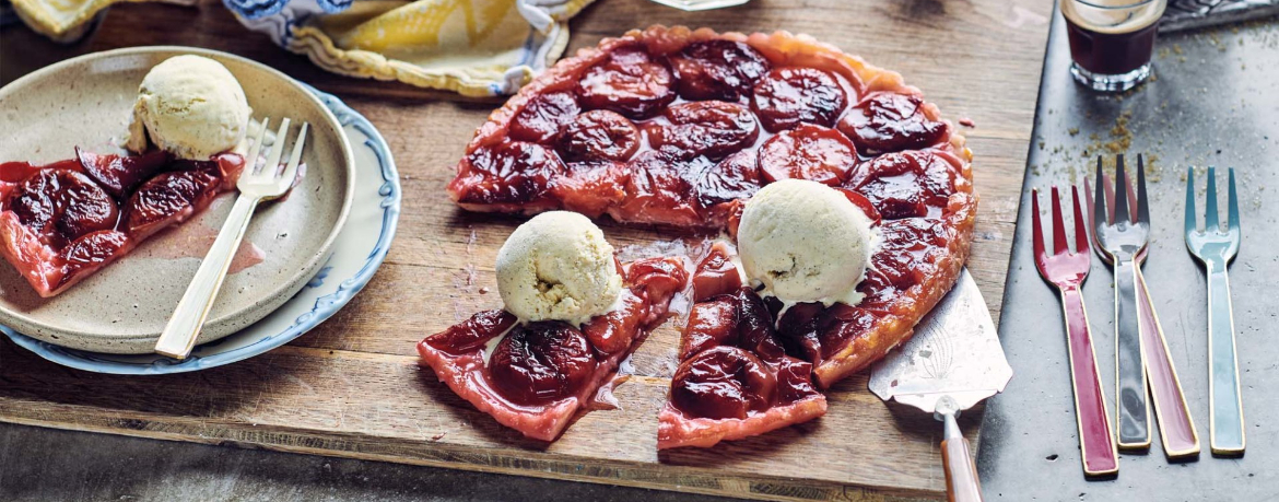 Vegane Tarte Tatin mit Pflaumen und Vanilleeis für 16 Personen von lidl-kochen.de