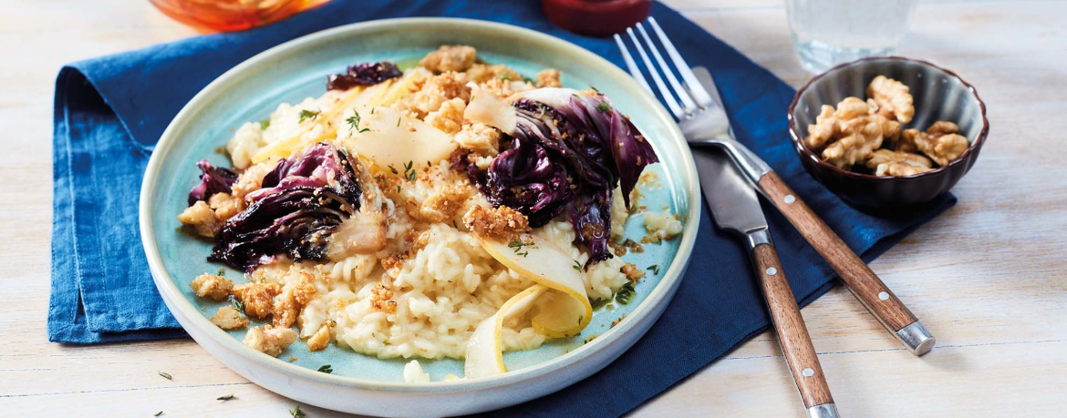 Cremiges Risotto mit gebratenem Radicchio, Birne und Thymian-Walnuss-Bröseln für 4 Personen von lidl-kochen.de