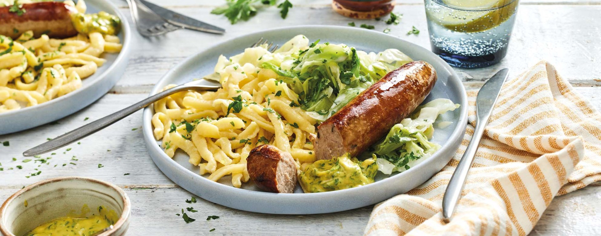 Rostbratwürstchen mit Honigsenf, Butterspätzle und Rahmspitzkohl für 4 Personen von lidl-kochen.de