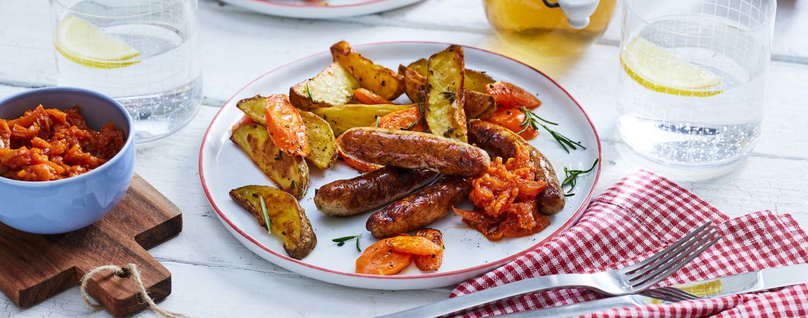 Würstchen mit Wedges und Rosmarinkarotten für 4 Personen von lidl-kochen.de