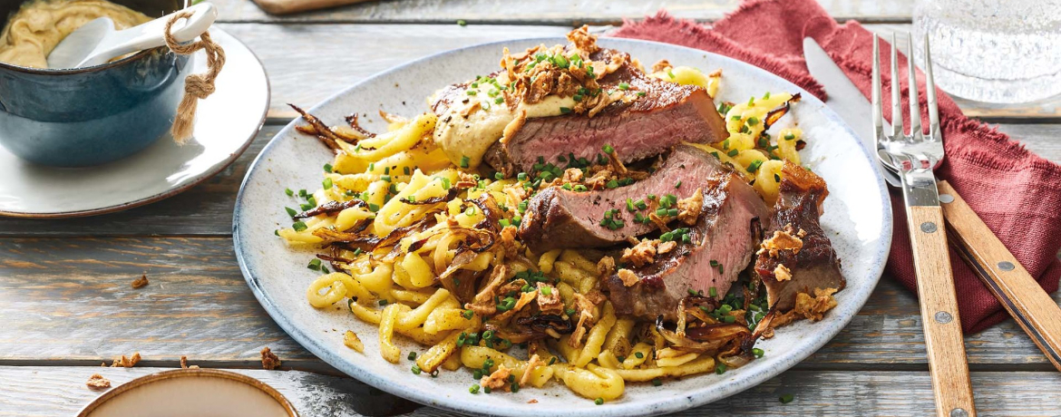 Gebratenes Rumpsteak mit geschmelzten Zwiebeln und Spätzle für 4 Personen von lidl-kochen.de